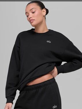 ALO Yoga Black Crewneck Sweatshirt with Small Logo